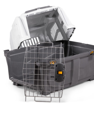 SKUDO 4 IATA Approved Pet Carrier M ($68 \text{ x } 48 \text{ x } 51 \text{ cm} \text{ (H)}$) for flying large dogs up to $30 \text{ kg}$. Features secure metal door, storage pockets.