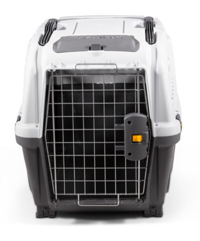 SKUDO 4 IATA Approved Pet Carrier M ($68 \text{ x } 48 \text{ x } 51 \text{ cm} \text{ (H)}$) for flying large dogs up to $30 \text{ kg}$. Features secure metal door, storage pockets.