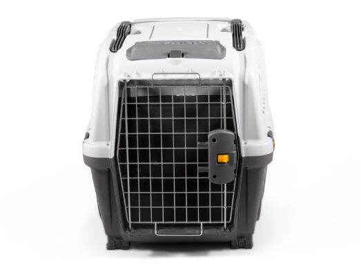 SKUDO 4 IATA Approved Pet Carrier M ($68 \text{ x } 48 \text{ x } 51 \text{ cm} \text{ (H)}$) for flying large dogs up to $30 \text{ kg}$. Features secure metal door, storage pockets.